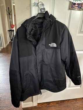 The North Face Men’s Black Hooded Puffer Jacket
